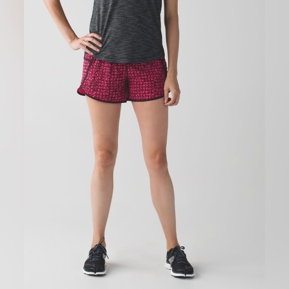 Lululemon Tracker Short III *4-way Stretch size 6 - Picture 4 of 12